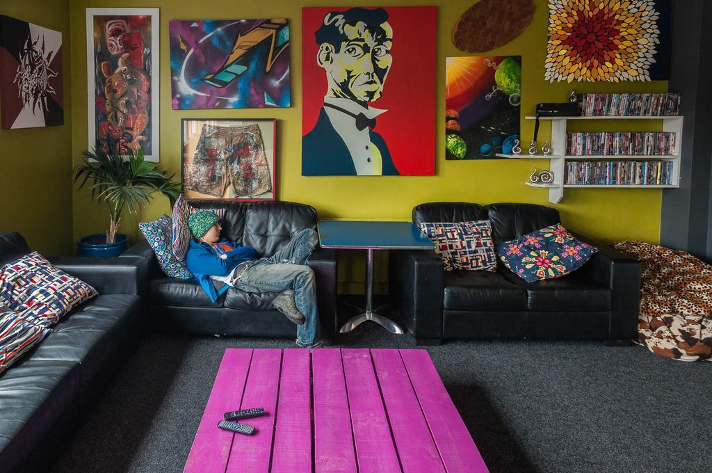Crash Palace Backpackers Роторуа Экстерьер фото
