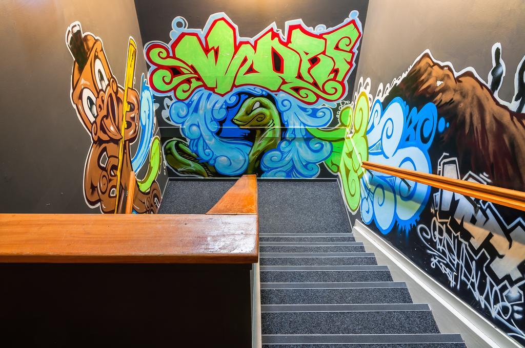 Crash Palace Backpackers Роторуа Экстерьер фото